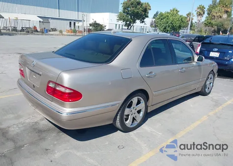 2000 Mercedes-Benz E 320 z USA, uszkodzony, nr VIN WDBJF65J8YB108288